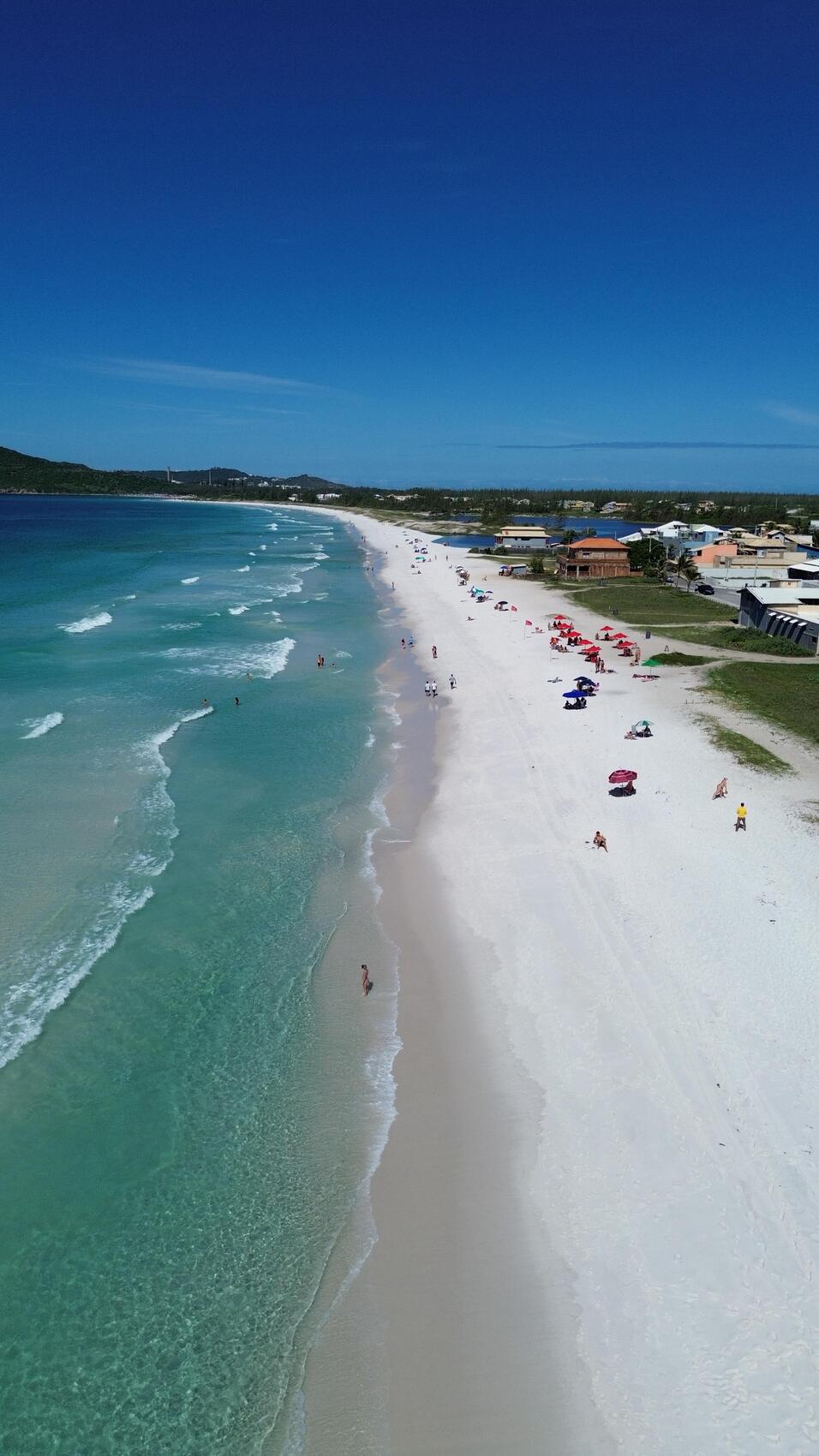 Praia do Foguete, em Cabo Frio, vista de drone